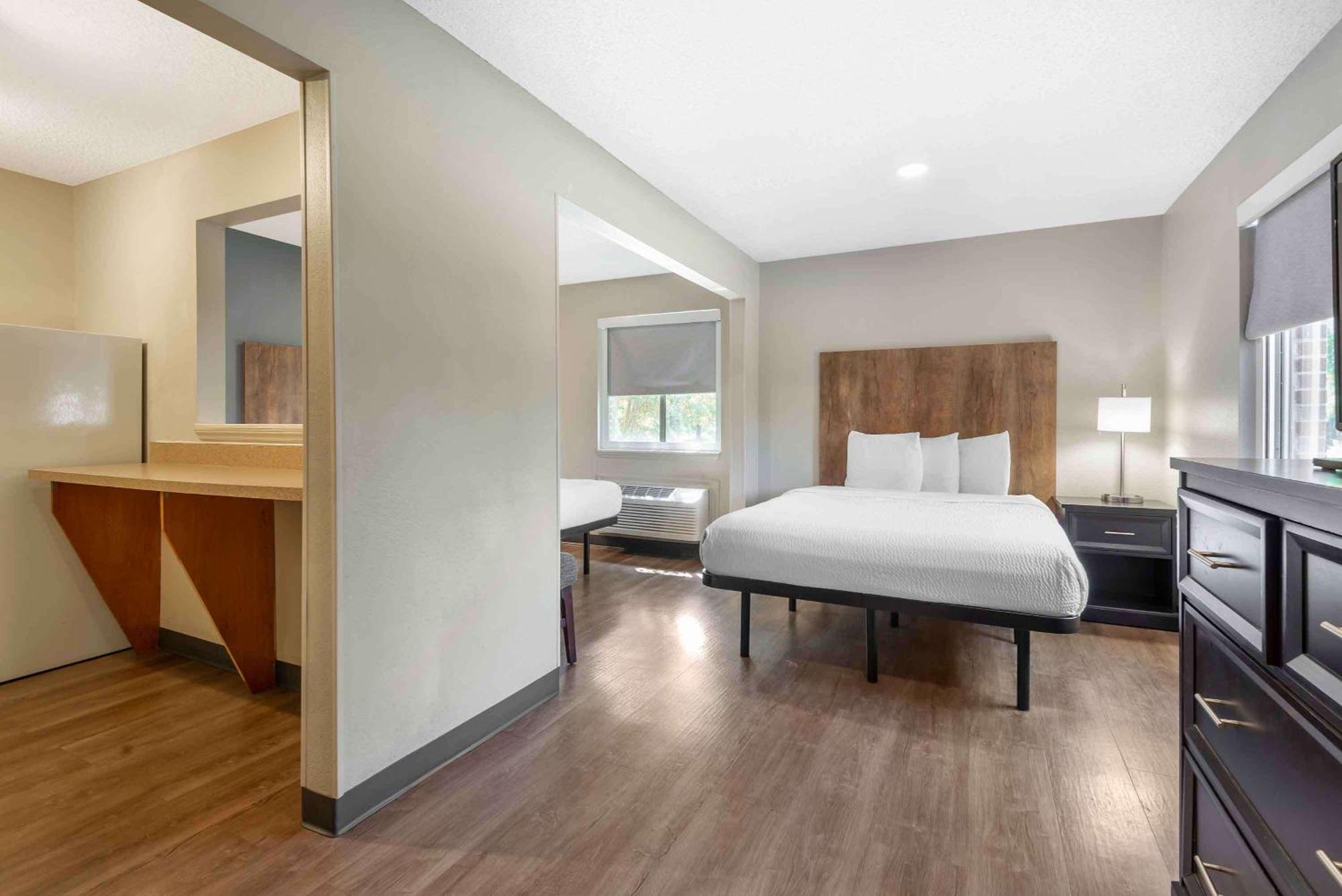 Extended Stay America Select Suites - Charlotte - University Place - E Mccullough Dr Dış mekan fotoğraf