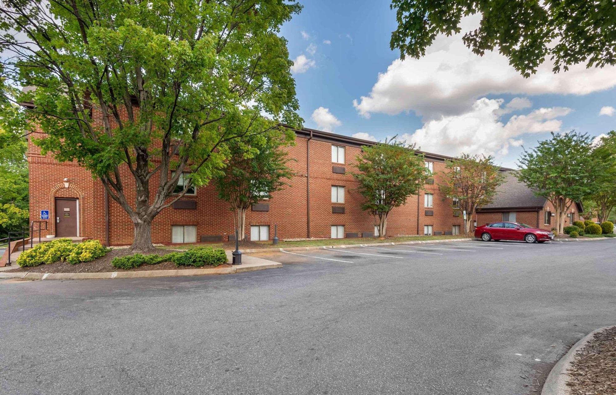 Extended Stay America Select Suites - Charlotte - University Place - E Mccullough Dr Dış mekan fotoğraf