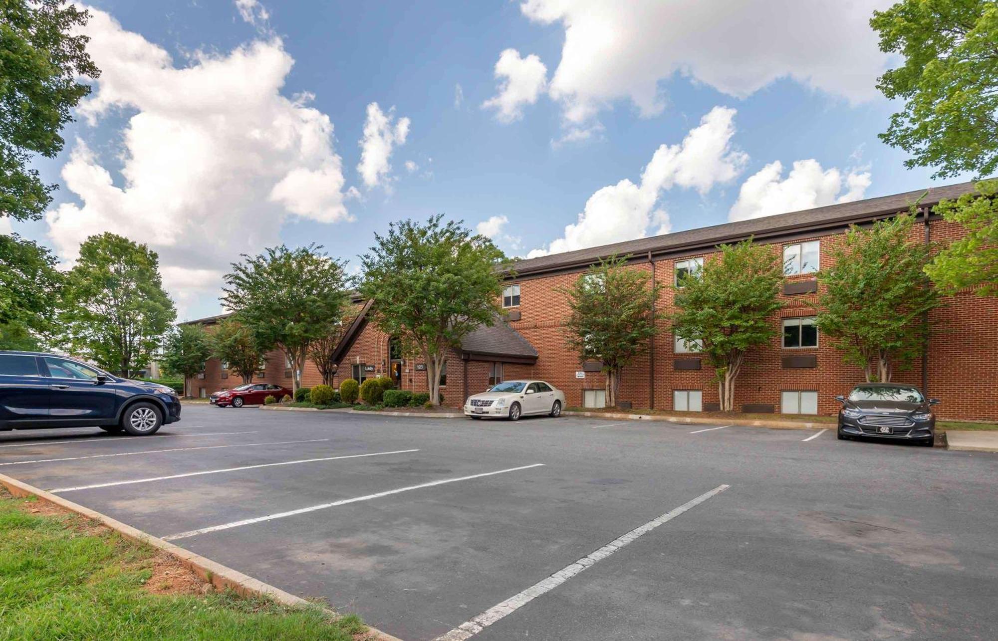 Extended Stay America Select Suites - Charlotte - University Place - E Mccullough Dr Dış mekan fotoğraf