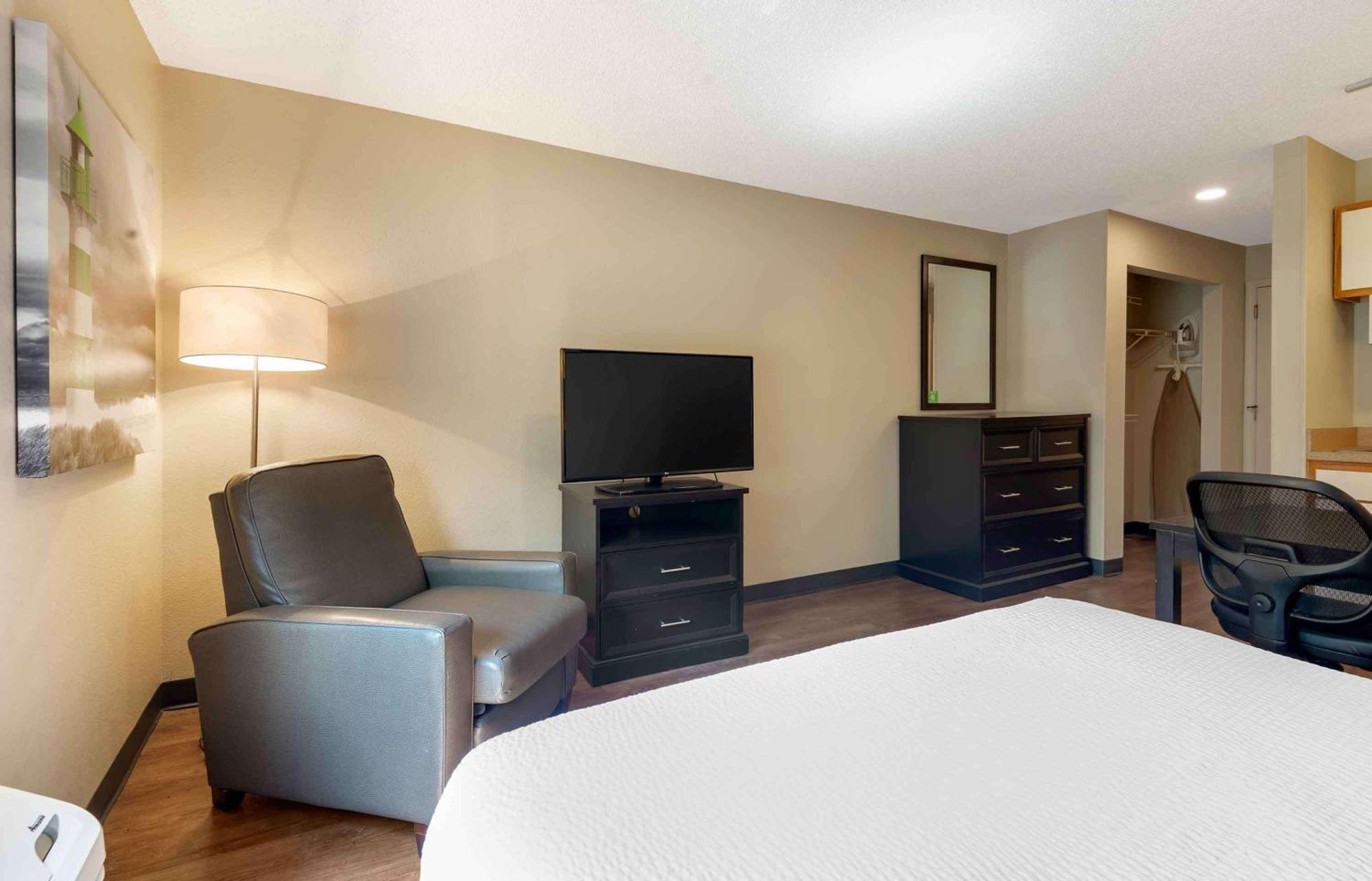 Extended Stay America Select Suites - Charlotte - University Place - E Mccullough Dr Dış mekan fotoğraf